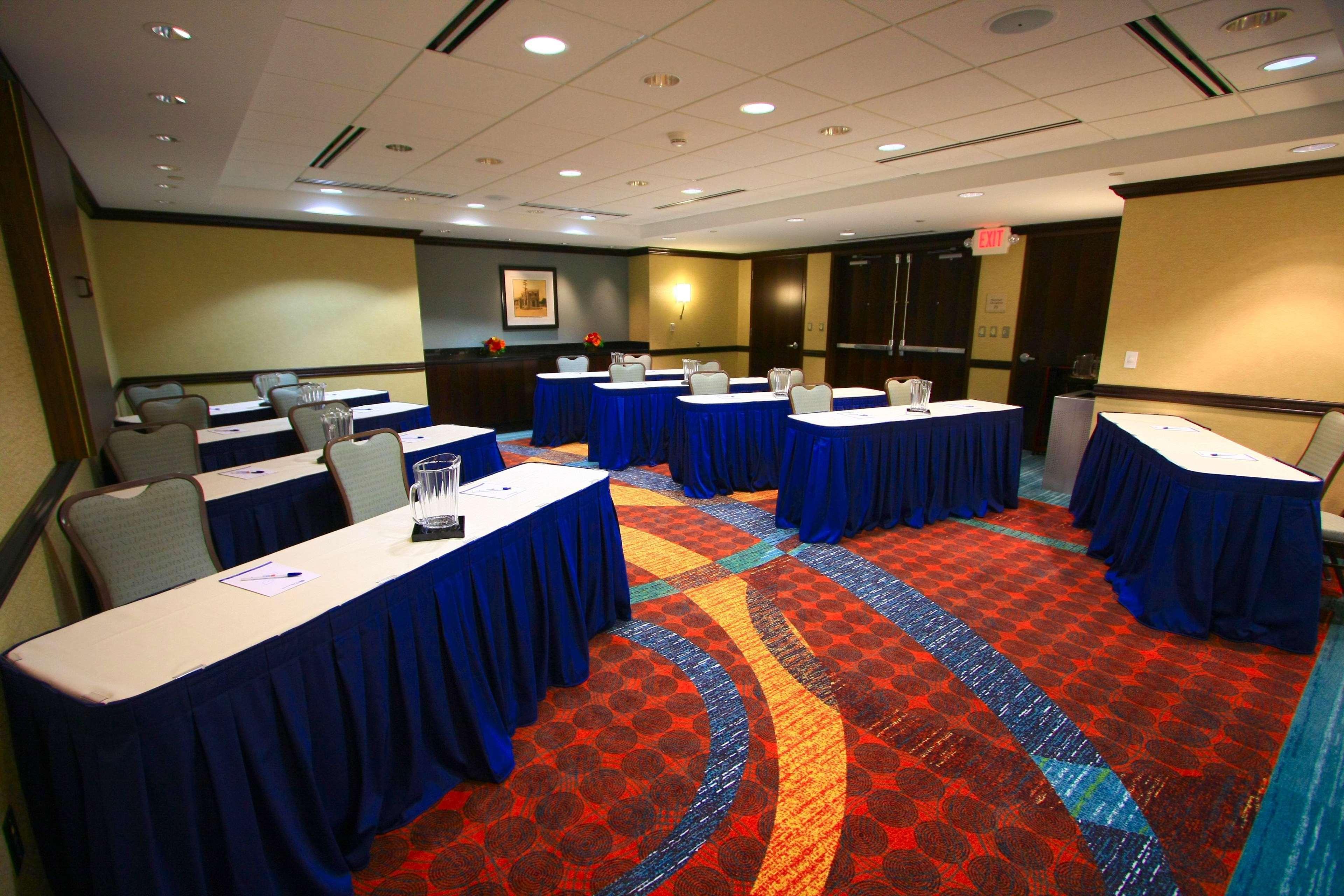 Hilton Garden Inn Bethesda Downtown Екстериор снимка