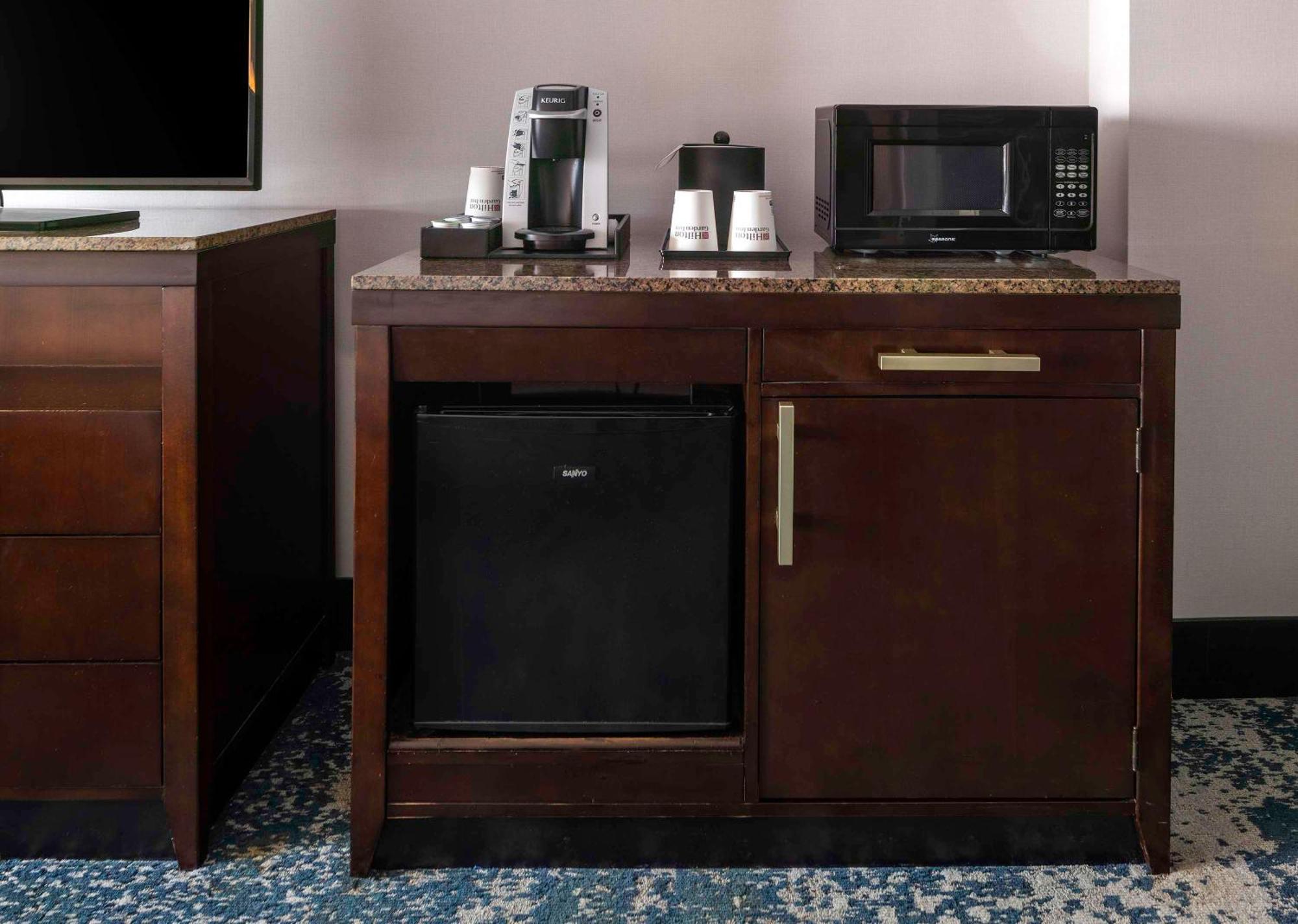 Hilton Garden Inn Bethesda Downtown Екстериор снимка