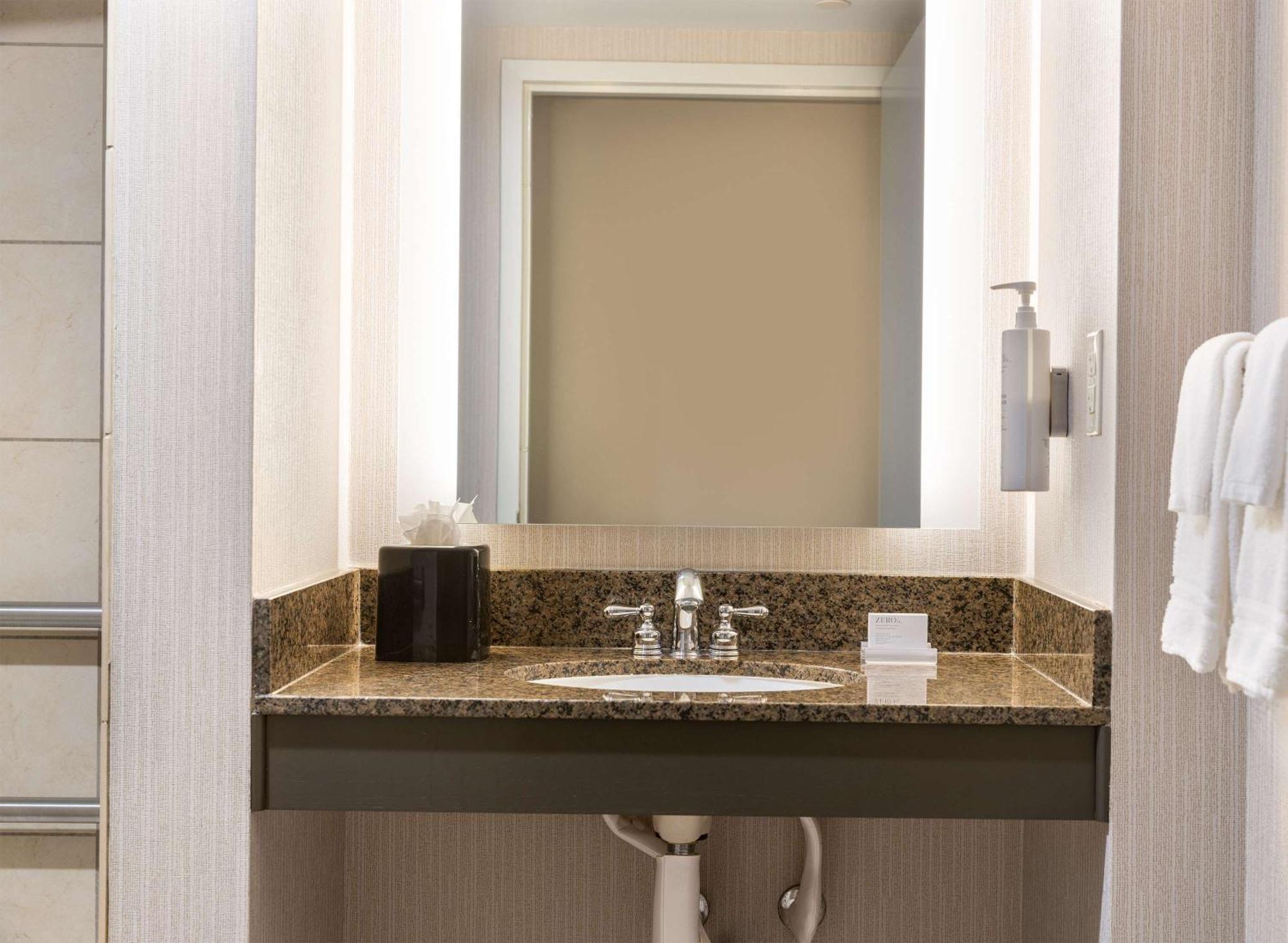 Hilton Garden Inn Bethesda Downtown Екстериор снимка