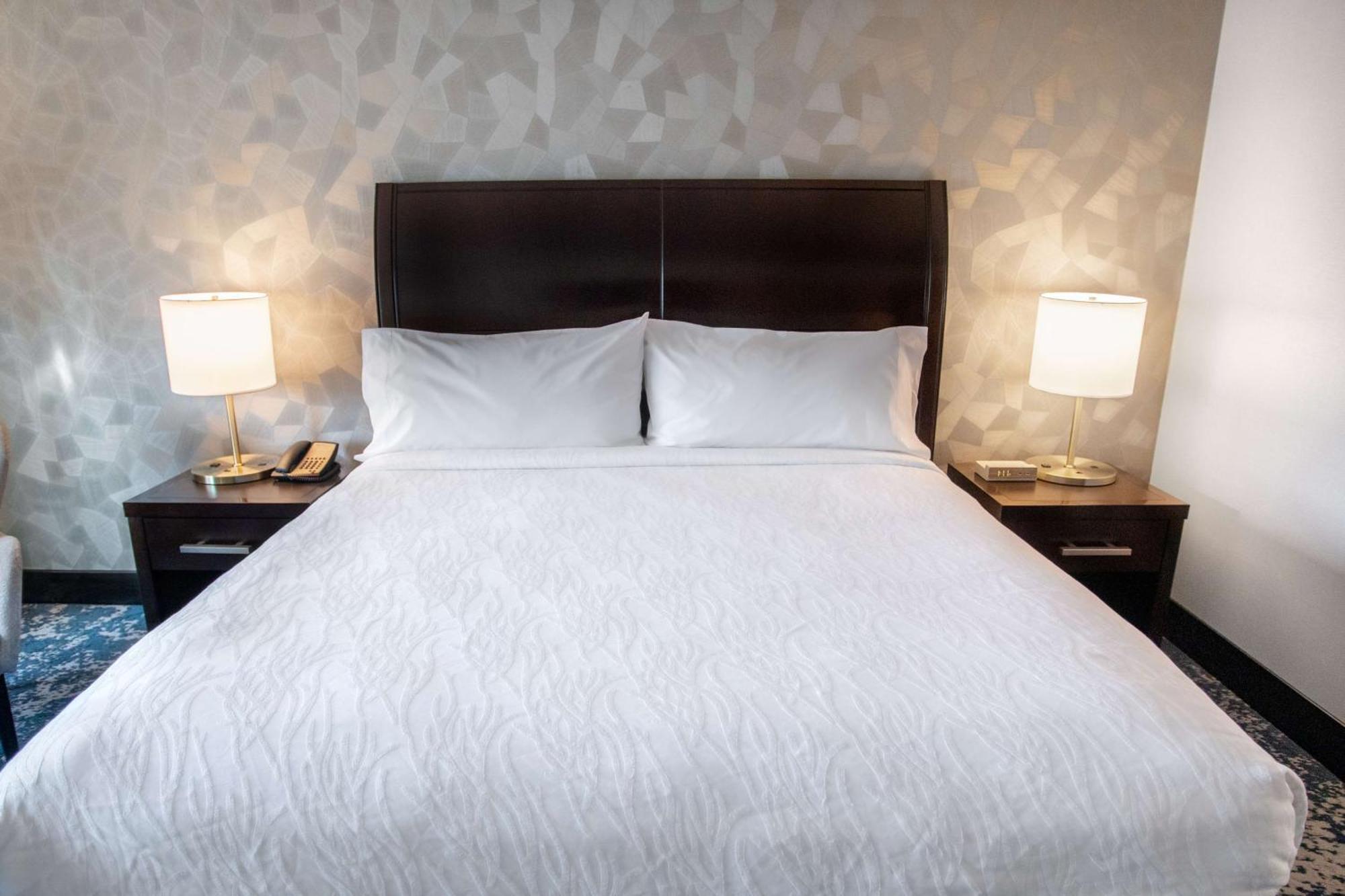 Hilton Garden Inn Bethesda Downtown Екстериор снимка