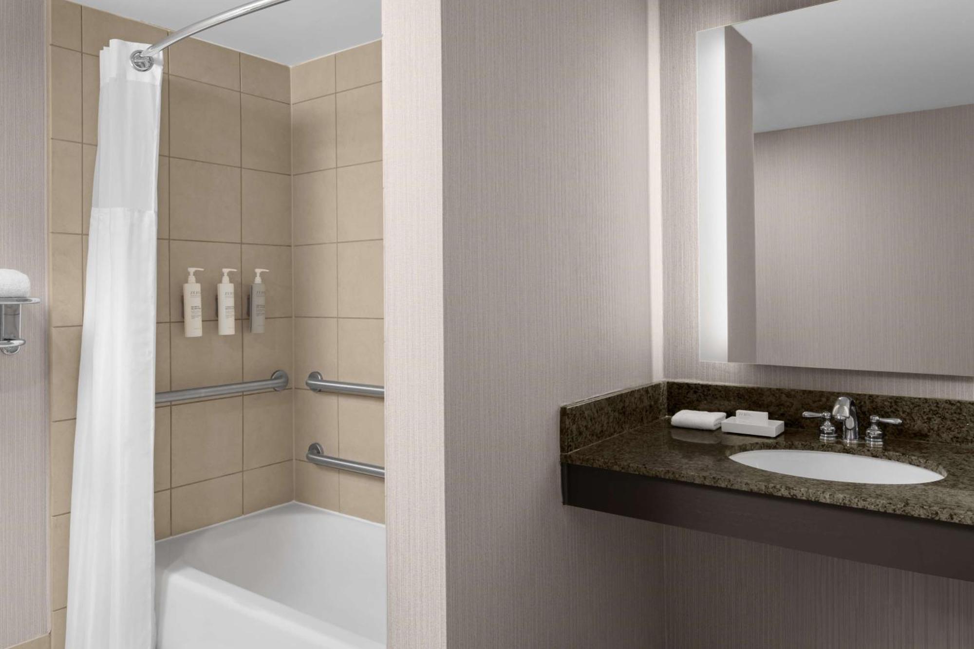 Hilton Garden Inn Bethesda Downtown Екстериор снимка